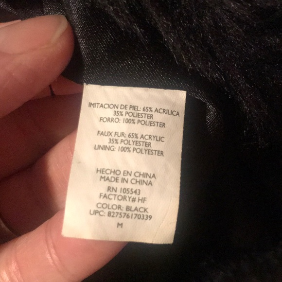 Daisy Fuentes Black Faux Fur Mini Vest - Picture 5 of 6